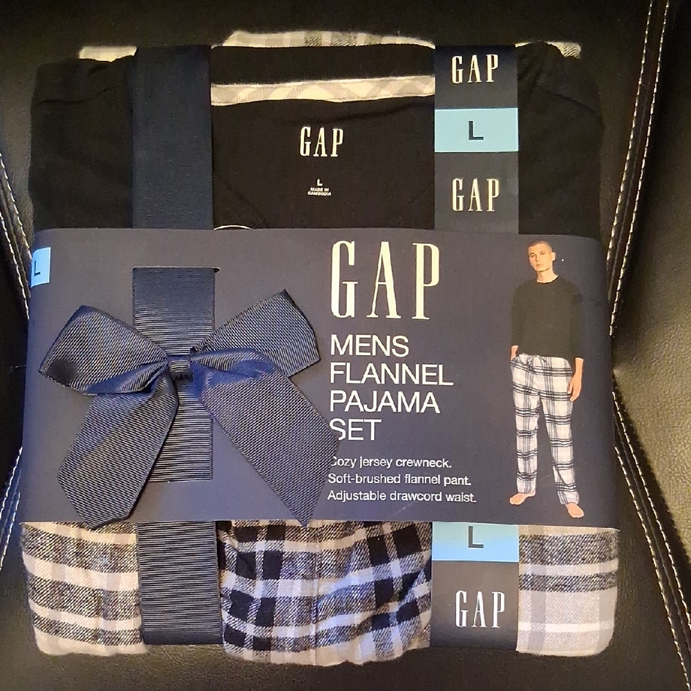 GAP NEW Men's Large Flannel Black and White Pajama Jersey Crewneck Set